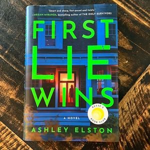 Book. First lie wins by Ashley Elston